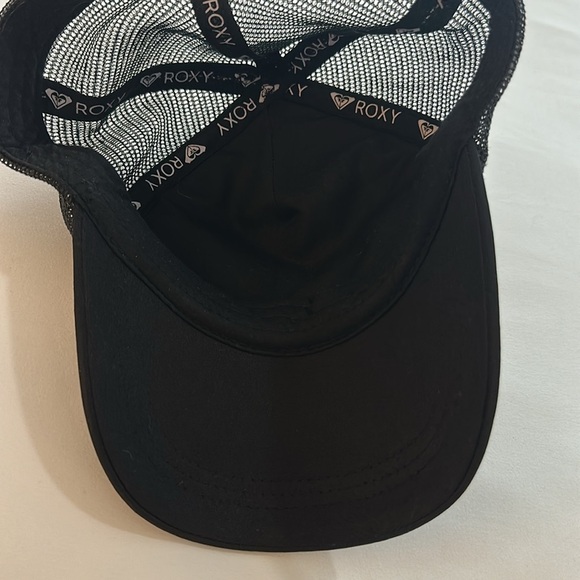 NWOT Roxy ‘The Sunshine State Miami Beach Trucker Hat’ in Black & White OS - Picture 4 of 9